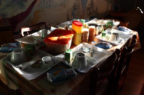 a table with plates and dishes on top of it at Casa Albergo La Terza Stella in Agira