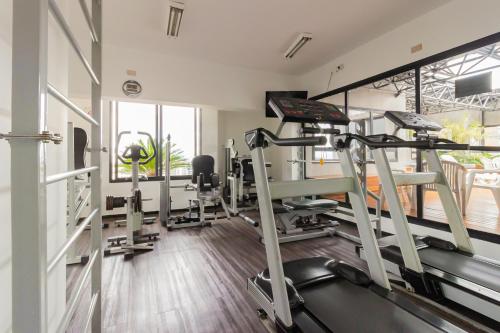 a gym with tread machines and a treadmill at 360 Cerqueira César in Sao Paulo