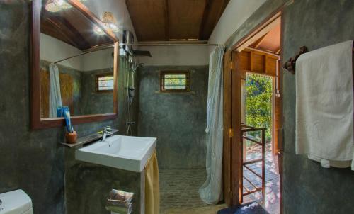 Phòng tắm tại 360 Rainforest