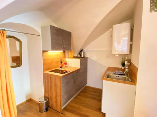 Køkken eller tekøkken på Burg St. Veit, Wohnen mit Charme