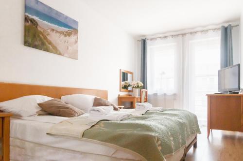 Posteľ alebo postele v izbe v ubytovaní AL-DOM apartamenty Blue Olymp 203