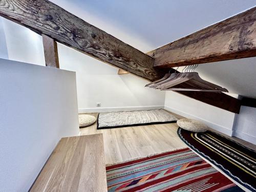 Posteľ alebo postele v izbe v ubytovaní Nice Chateau Duplex Menica vue sur le vieux Nice