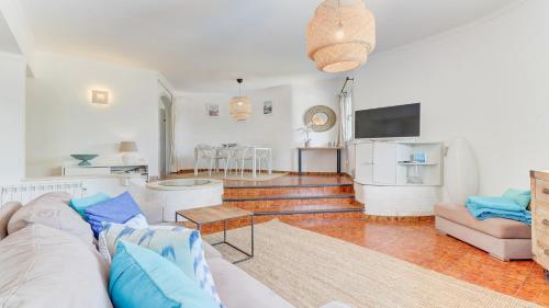 a living room with a couch and a tv at Bella Amore Campanet in Campanet