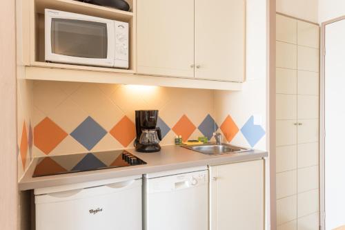 Dapur atau dapur kecil di Résidence Pierre & Vacances Cannes Verrerie