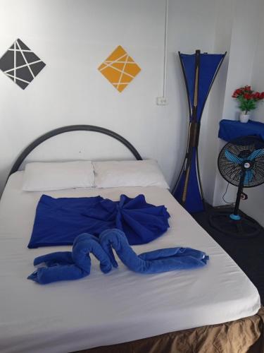 Hostal azul beach isla baru 객실 침대