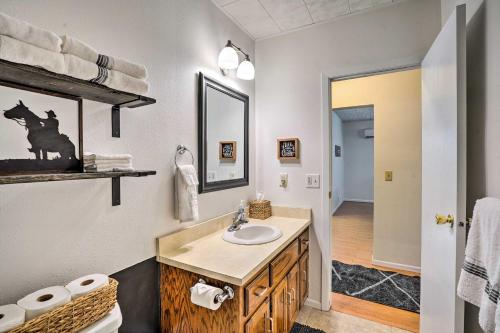 een badkamer met een wastafel en een spiegel bij Ranch Suite Condo Less Than 1 Mi to National Park in Medora