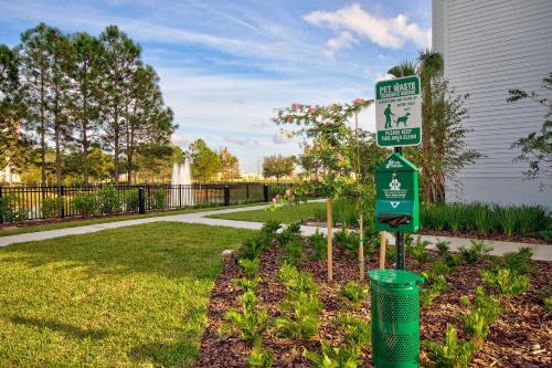 Jardin de l'établissement Residence Inn by Marriott Orlando at FLAMINGO CROSSINGS Town Center