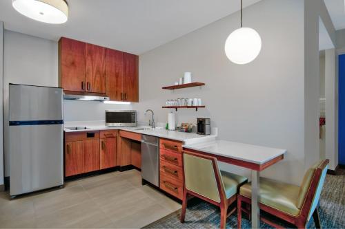 Residence Inn by Marriott Orlando at FLAMINGO CROSSINGS Town Center Image