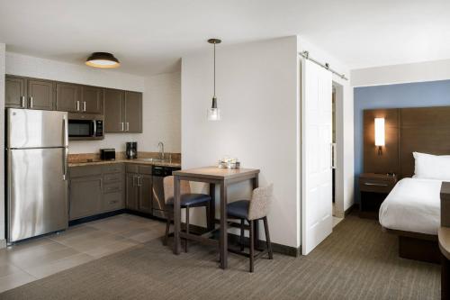 Η κουζίνα ή μικρή κουζίνα στο Residence Inn Pleasanton