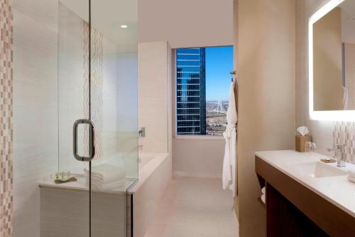 Ένα μπάνιο στο The Westin Dallas Downtown