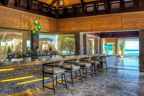Ein Restaurant oder anderes Speiselokal in der Unterkunft The Westin Turtle Bay Resort & Spa, Mauritius 
