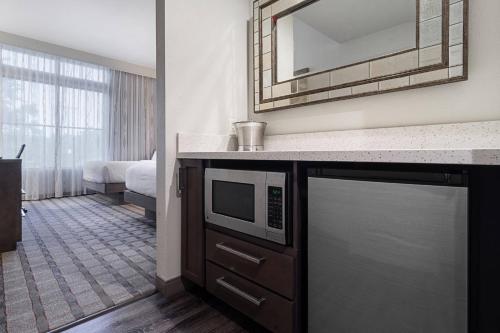 a kitchen with a microwave on a counter in a room at Andell Inn in Kiawah Island