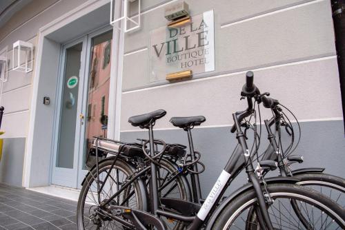 two bikes parked in front of a building at Boutique Hotel de la Ville in Laigueglia