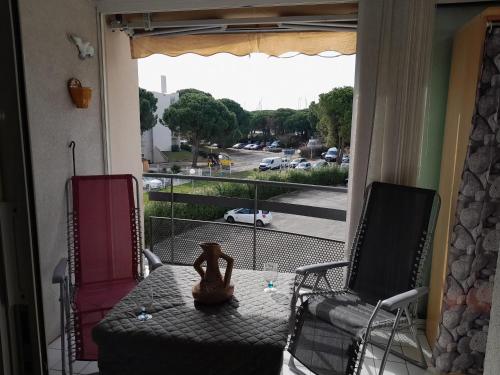 Sol-y-Days Elysée, Appartement 2 pièces proche des quais du Port de plaisance et du lac de Salonique, avec parking