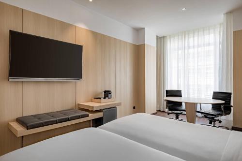 Televisyen dan/atau pusat hiburan di AC Hotel Burgos by Marriott