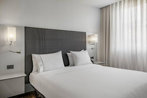 Postel nebo postele na pokoji v ubytování AC Hotel Burgos by Marriott