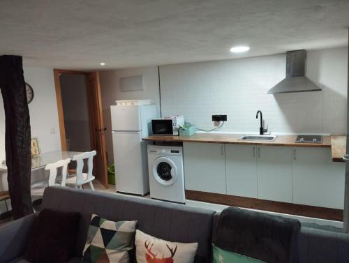 Kuchyň nebo kuchyňský kout v ubytování CASITA INDEPENDIENTE EN SUANCES Parking - Wifi - Jardín