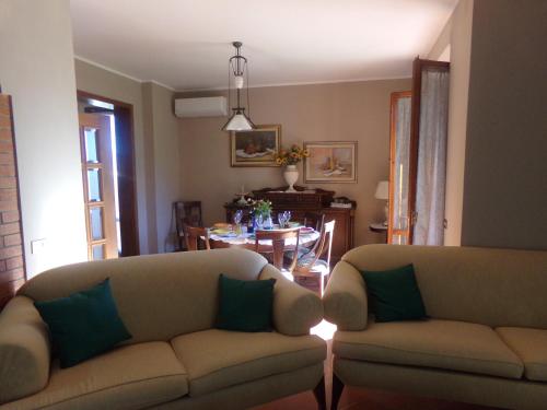 a living room with two couches and a table at Il campanile in Cavriglia