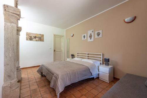Ένα ή περισσότερα κρεβάτια σε δωμάτιο στο Bouganville Home Mondello