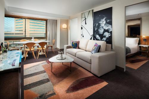 SLS Hotel, a Luxury Collection Hotel, Beverly Hills Image