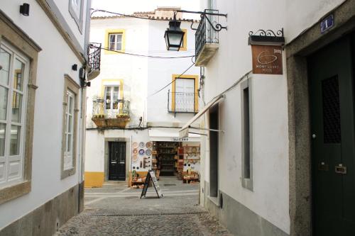 Mont' Sobro House