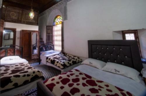 Llit o llits en una habitació de Dar El Arfaoui