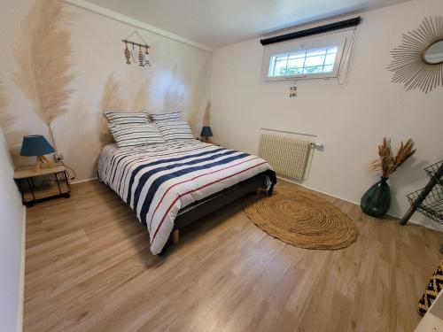 a bedroom with a bed and a wooden floor at Sur les bords de Loire in Montlouis-sur-Loire