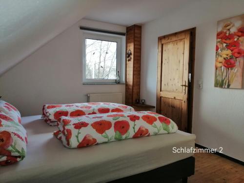 a bedroom with two beds and a window at Ferienwohnung Zum Moor in Monschau