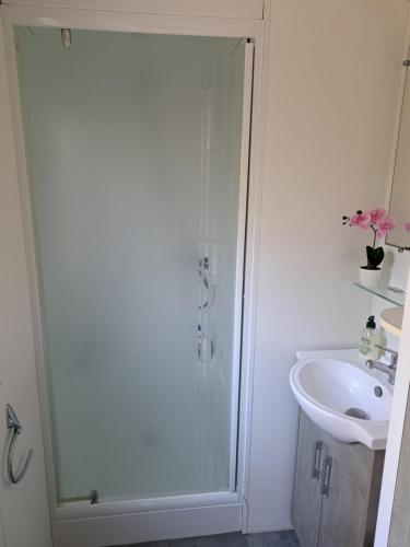 Zdjęcie z galerii obiektu Mobil home confort 6 personnes w mieście Saint-Chéron