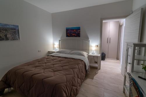 a bedroom with a large bed in a room at Nni Mia in Modica