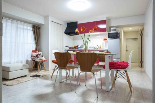 a kitchen and dining room with a table and chairs at Asakusa 2 Bedroom Apartment 西浅草2LDK広々ファミリーorグループ in Tokyo