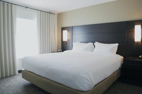 a large white bed in a hotel room at Residence Inn by Marriott Providence Lincoln in Lincoln