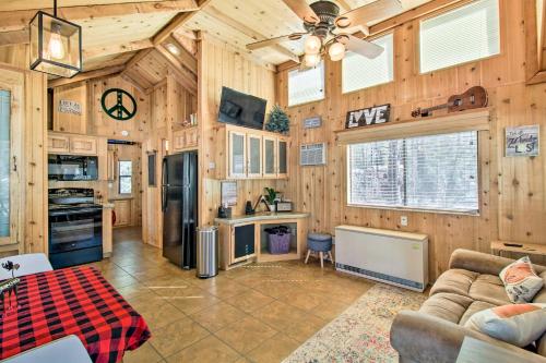 Gallery image of Lakeside Cabin with Fire Pit about 4 Mi to Show Low Lake in Lake of the Woods