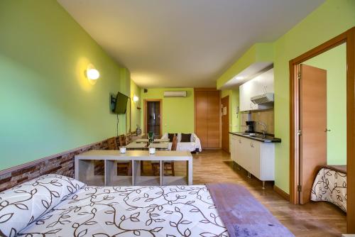Кухня или мини-кухня в Apartamentos Barajas
