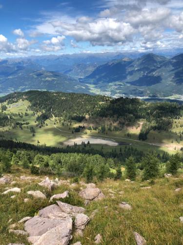 a view of a valley from the top of a mountain at Appartment Isabelle - Kamille in Presseggersee