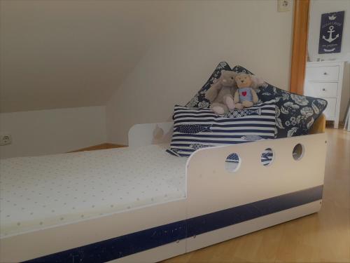 Cama o camas de una habitación en Ferienhaus Helmsand 2