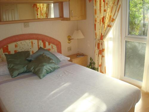 En eller flere senge i et værelse på Camping Rural Presa La Viñuela