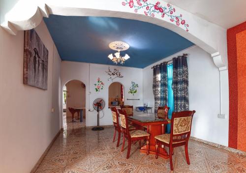 a dining room with a table and chairs at Home for travellers. in Port Louis