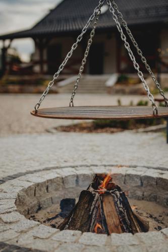 a swing with a fire in a fire pit at Pasieka Podlaska Tradycja in Siemiatycze