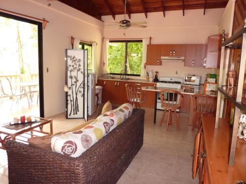 Kuchyň nebo kuchyňský kout v ubytování Villas Pico Bonito