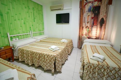 Postel nebo postele na pokoji v ubytování Hotel Virgen de los Reyes