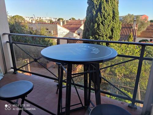 Superbe studio dans résidence avec piscine sans chambre mais couchage salle et lit superposé dans l'entrée