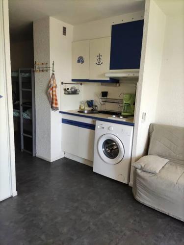Superbe studio dans résidence avec piscine sans chambre mais couchage salle et lit superposé dans l'entrée