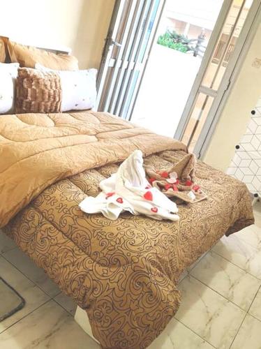 a bedroom with a bed with towels on it at 2 chambres-salon-cuisine-balcons sup 80m2 in Dakar