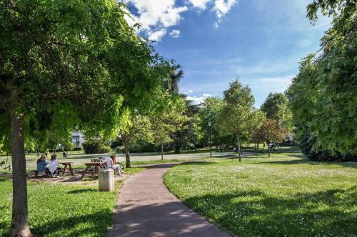 Κήπος έξω από το Happy Place - 15 min Paris & 30 min DisneyLand - Subways - Facilities - Free parking - Secured