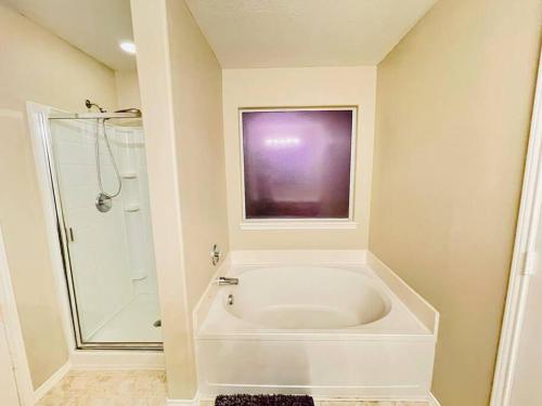 Ένα μπάνιο στο Spacious 3 Bedroom - Rosenberg