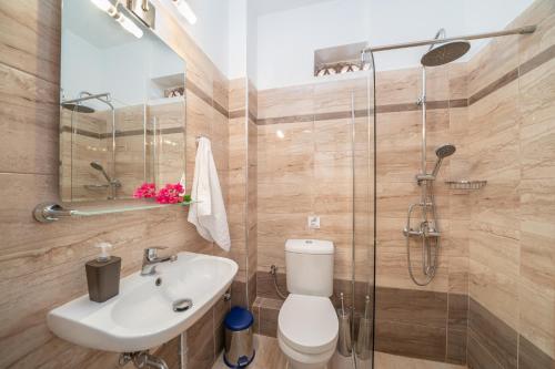 Un baño de Alexatos Studios & Apartments
