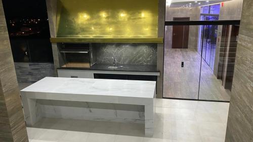 a kitchen with a white counter in a room at Brickell - APARMENT 3G amplio y elegante in Santa Cruz de la Sierra