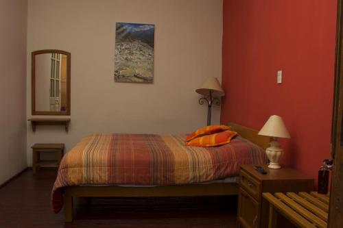 Tempat tidur dalam kamar di Posada Nueva España