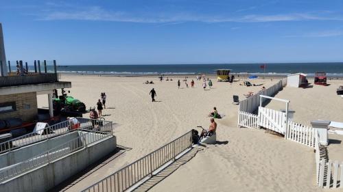 a group of people on a beach near the ocean at R&N Sea Breeze in Blankenberge